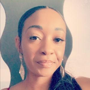 Meet your Posher, Denise